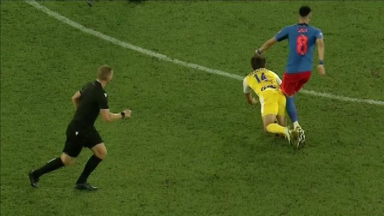 Cât ghinion! Cum s-a accidentat Adrian Șut în meciul cu Maccabi Tel Aviv_9
