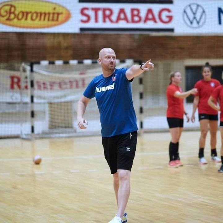 Atenție, CSM București! Antrenorul care a câștigat Liga alături de 