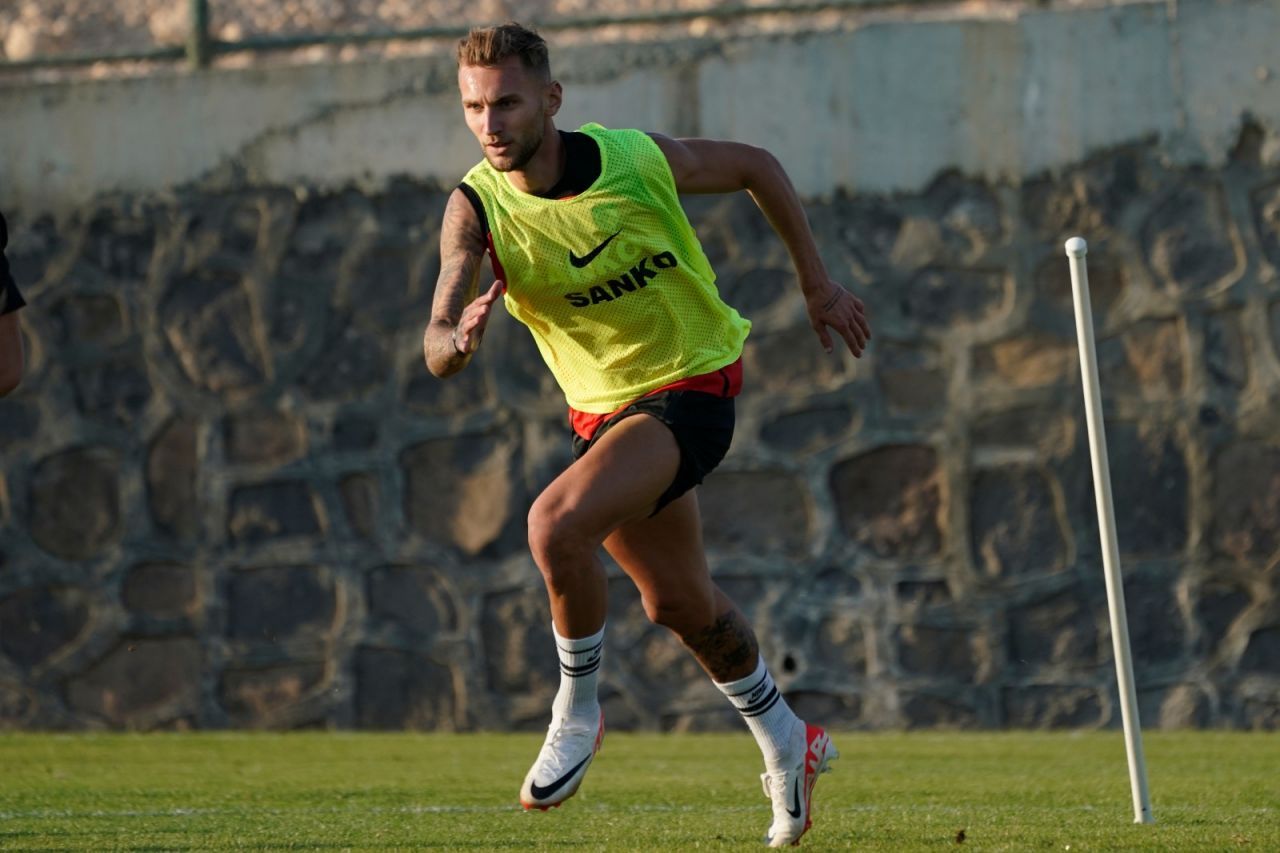 Coleg de talie mondială pentru Denis Drăguș la Trabzonspor. Turcii au bătut palma cu un super-fotbalist _12