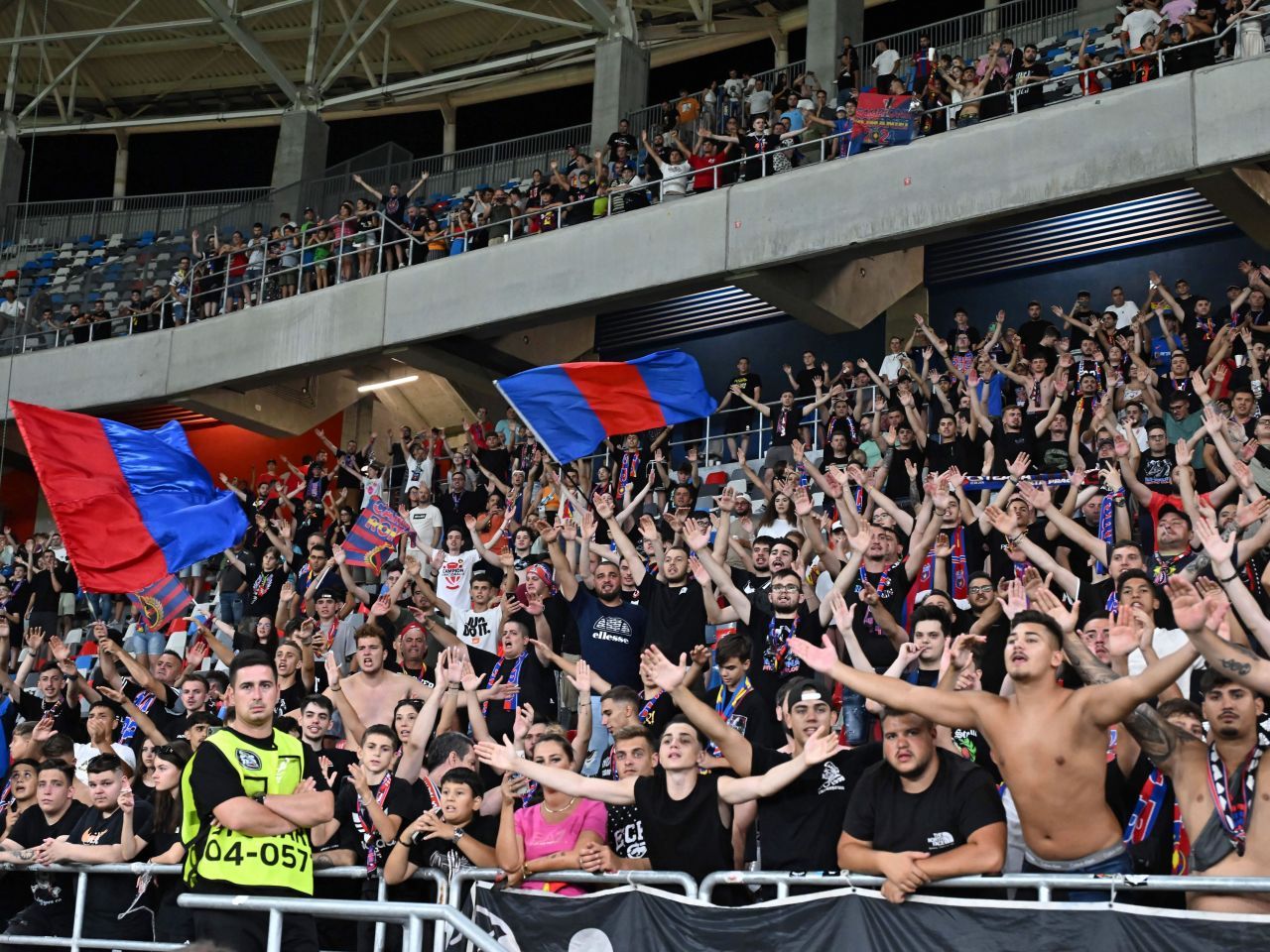 A văzut și UEFA asta? FCSB merge pe vârfuri: ce drapel au afișat fanii la meciul cu Maccabi_1