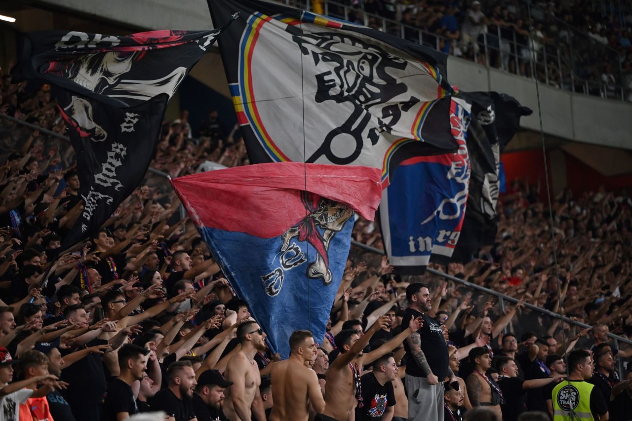 A văzut și UEFA asta? FCSB merge pe vârfuri: ce drapel au afișat fanii la meciul cu Maccabi_3