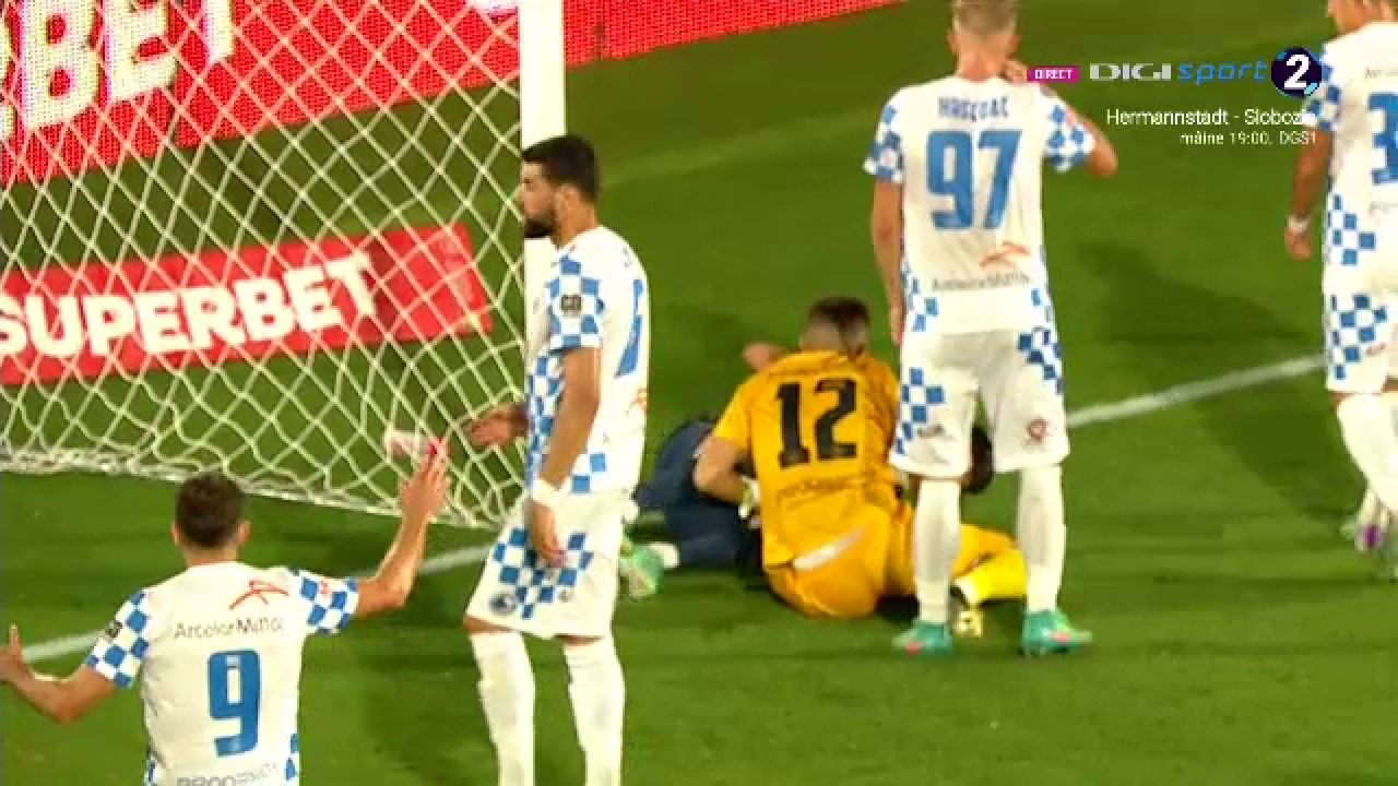 Accidentare horror la Corvinul – Rijeka! A fost aproape să dărâme poarta_12