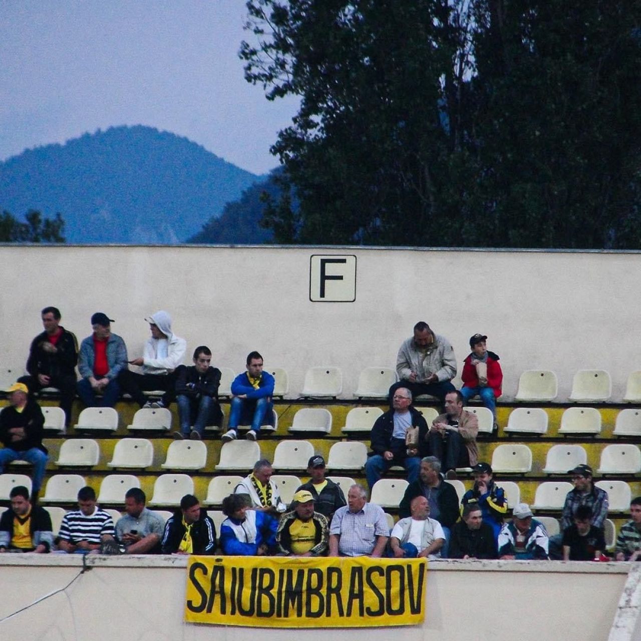 Imagini dezolante. Un stadion simbolic al României se dezintegrează în așteptarea renovării_15