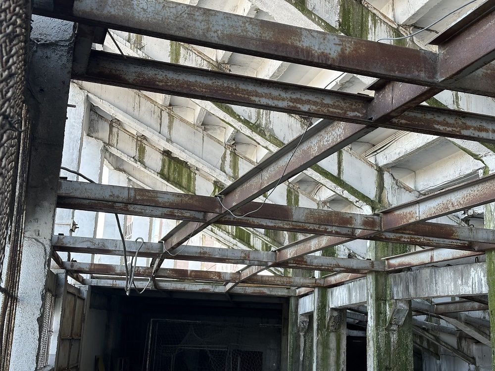 Imagini dezolante. Un stadion simbolic al României se dezintegrează în așteptarea renovării_14