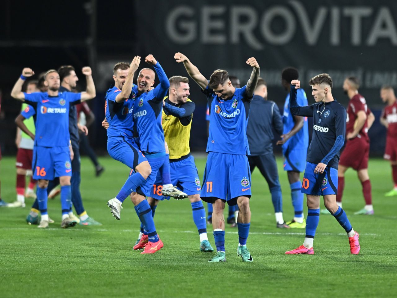 Trei fotbaliști români și un fost jucător din Superligă sunt golgheterii Champions League, Europa League și Conference League în acest moment!_1