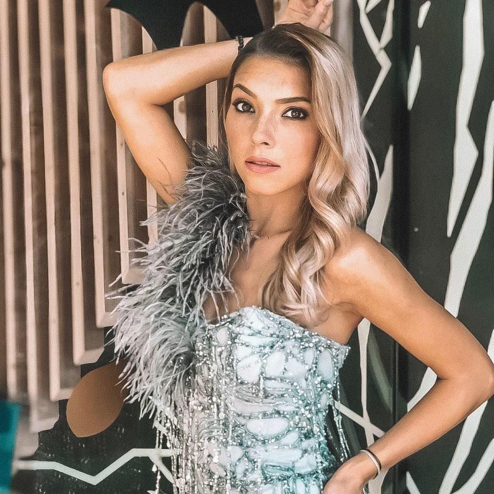 Bernadette Szocs: 
