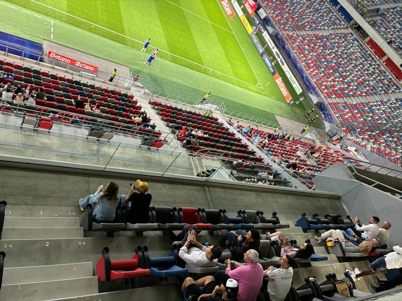 Câți spectatori au asistat la meciul dintre FCSB și Oțelul Galați_8