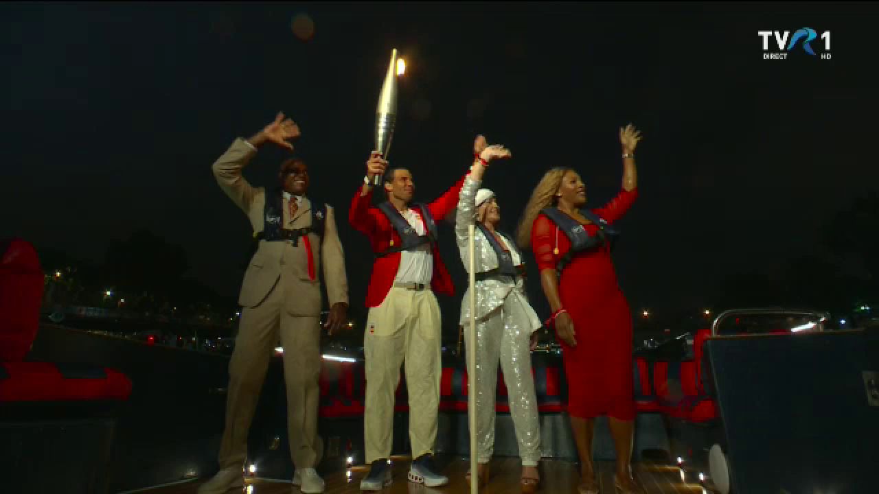 Nadia Comăneci a traversat Sena, la JO 2024, alături de Rafa Nadal, Serena Williams și Carl Lewis!_5