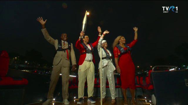 Nadia Comăneci a traversat Sena, la JO 2024, alături de Rafa Nadal, Serena Williams și Carl Lewis!_6