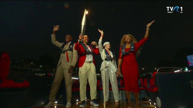 Nadia Comăneci a traversat Sena, la JO 2024, alături de Rafa Nadal, Serena Williams și Carl Lewis!_11