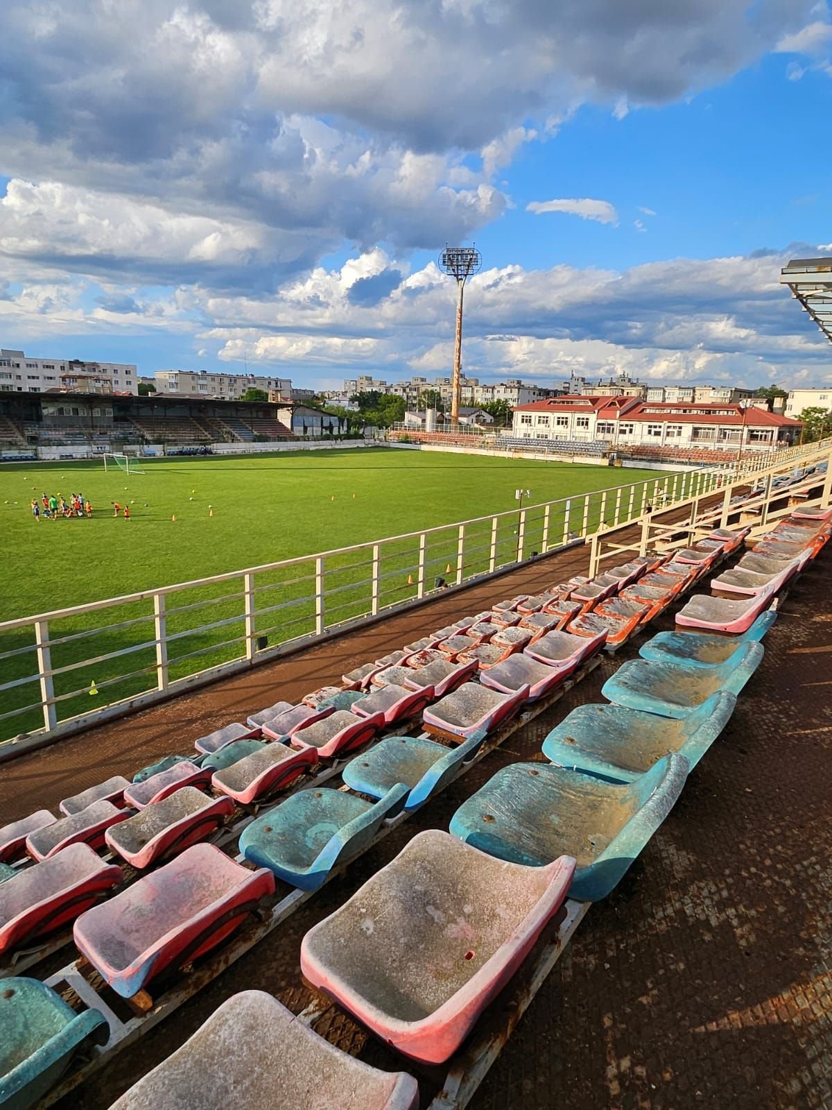 Atunci și acum! Cum arată stadionul Astra din Ploiești, unde Constantin Budescu dădea gol din parcare_5