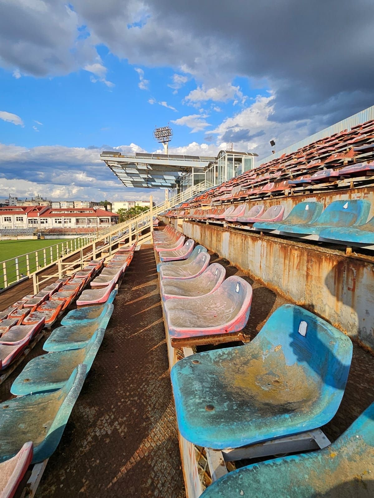 Atunci și acum! Cum arată stadionul Astra din Ploiești, unde Constantin Budescu dădea gol din parcare_7