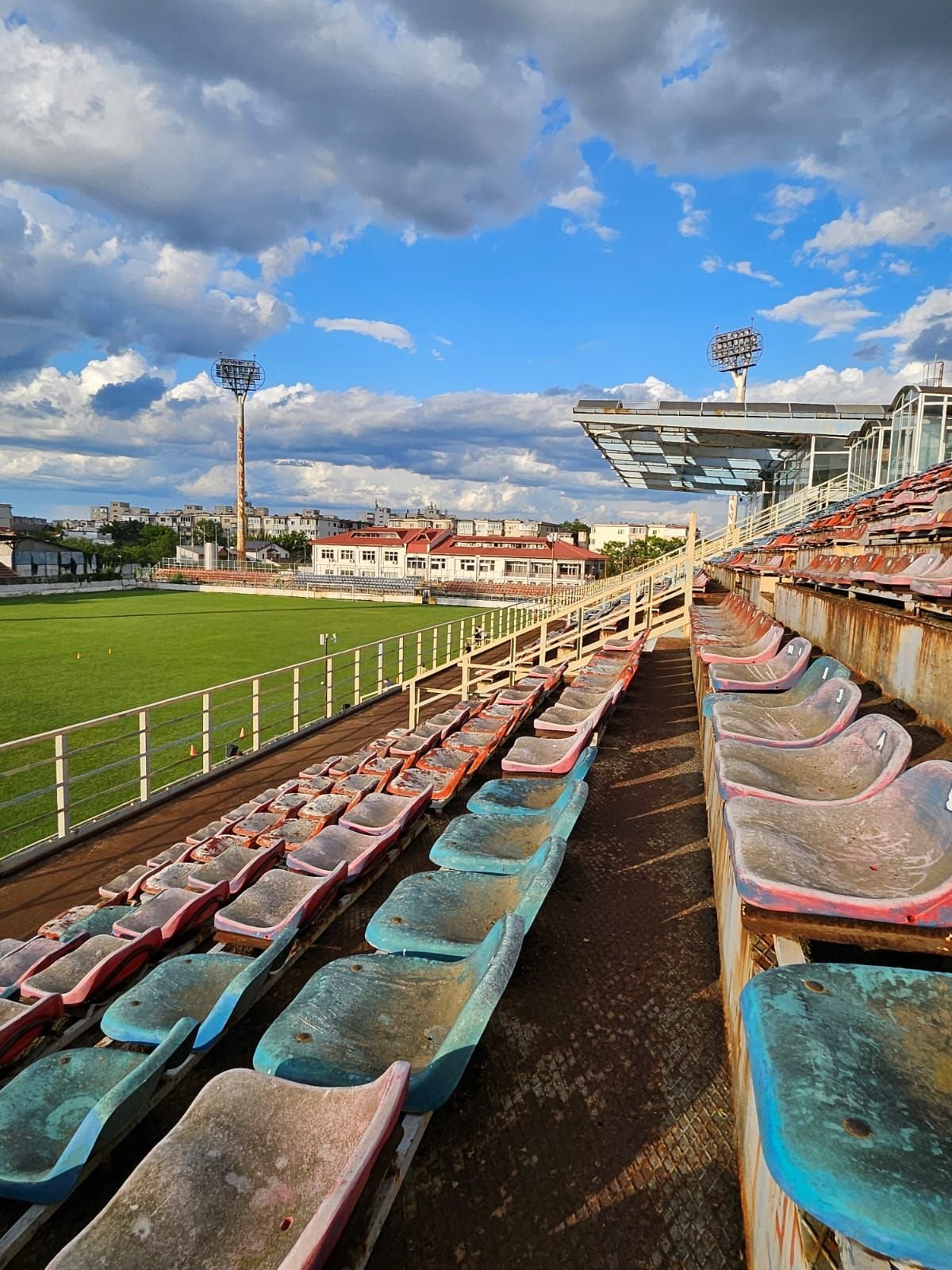 Atunci și acum! Cum arată stadionul Astra din Ploiești, unde Constantin Budescu dădea gol din parcare_10