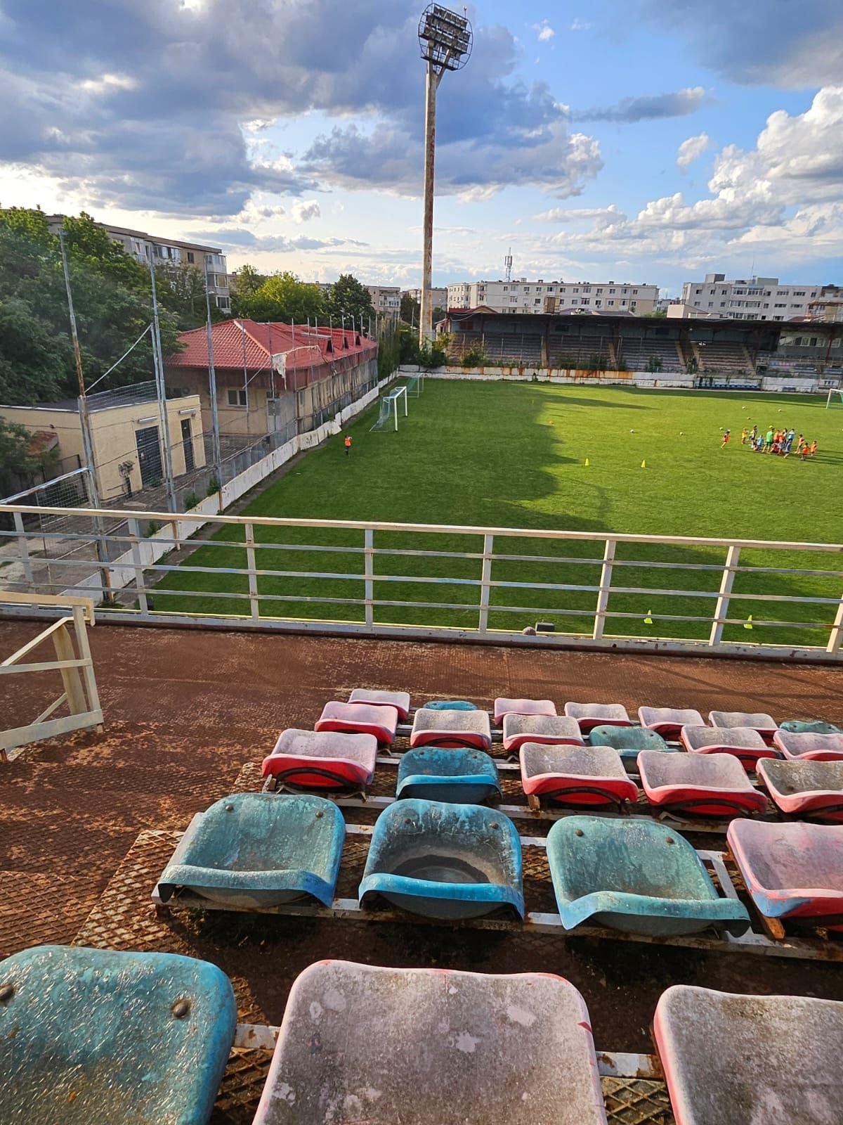 Atunci și acum! Cum arată stadionul Astra din Ploiești, unde Constantin Budescu dădea gol din parcare_11