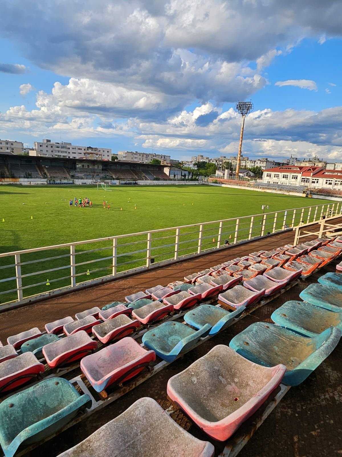 Atunci și acum! Cum arată stadionul Astra din Ploiești, unde Constantin Budescu dădea gol din parcare_17