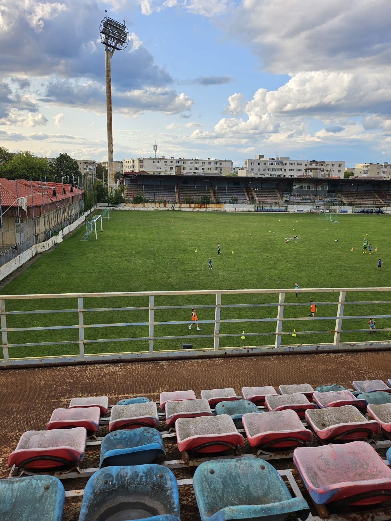 Atunci și acum! Cum arată stadionul Astra din Ploiești, unde Constantin Budescu dădea gol din parcare_22