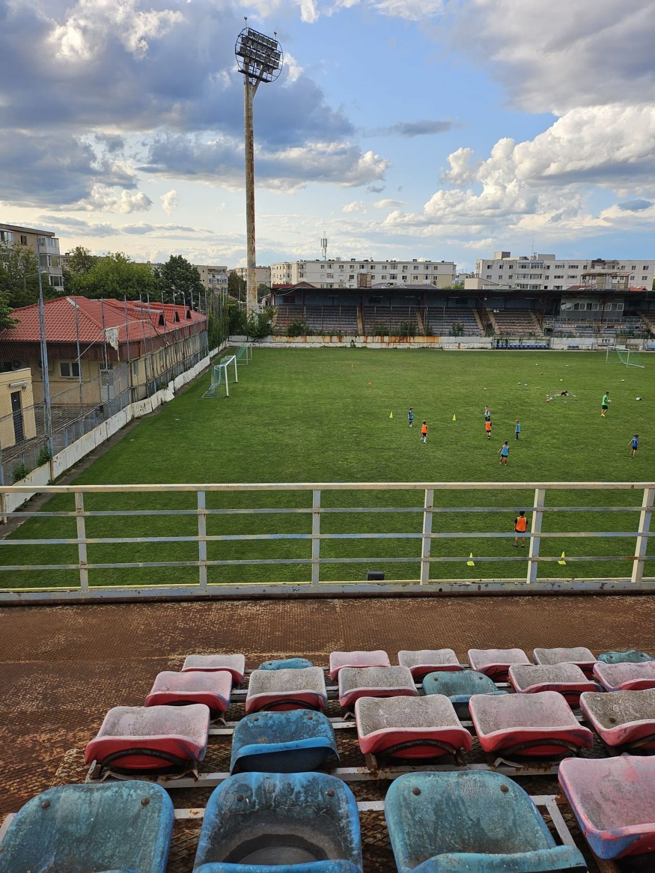 Atunci și acum! Cum arată stadionul Astra din Ploiești, unde Constantin Budescu dădea gol din parcare_23