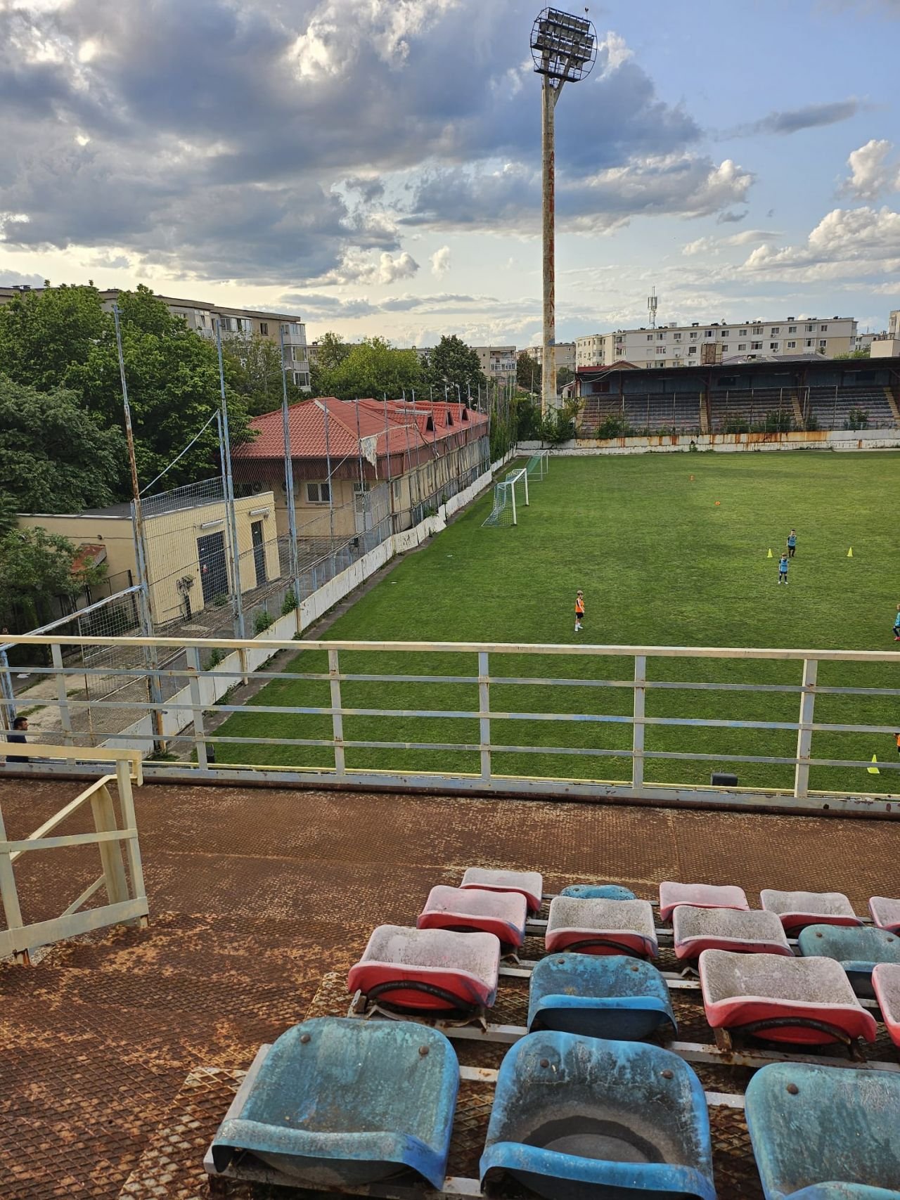 Atunci și acum! Cum arată stadionul Astra din Ploiești, unde Constantin Budescu dădea gol din parcare_24