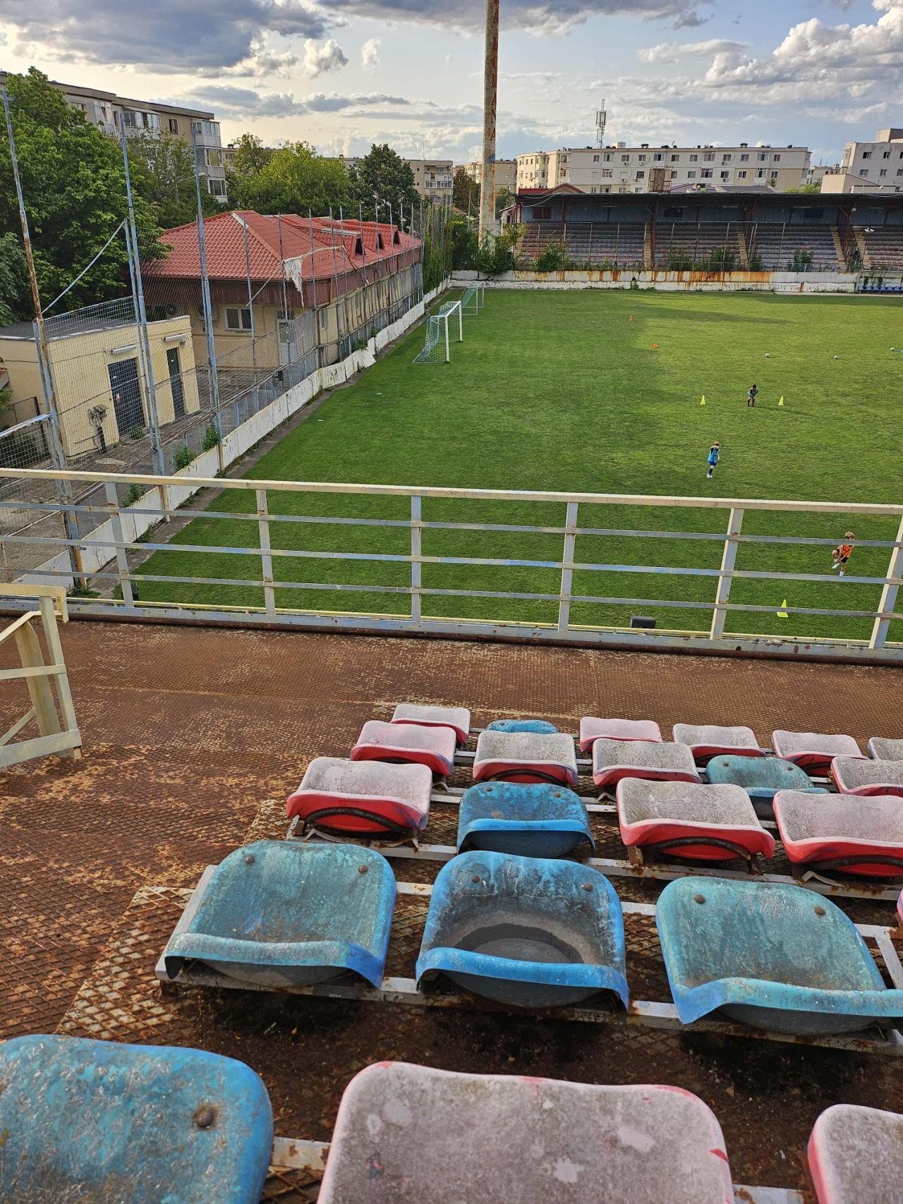 Atunci și acum! Cum arată stadionul Astra din Ploiești, unde Constantin Budescu dădea gol din parcare_27
