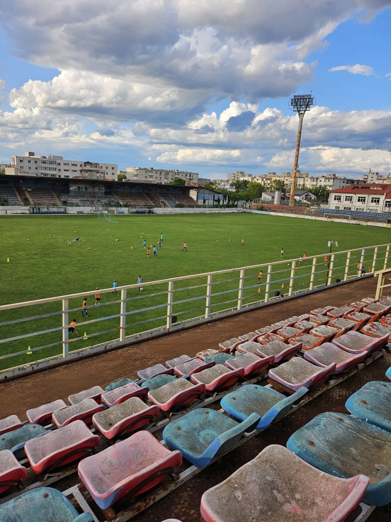Atunci și acum! Cum arată stadionul Astra din Ploiești, unde Constantin Budescu dădea gol din parcare_31