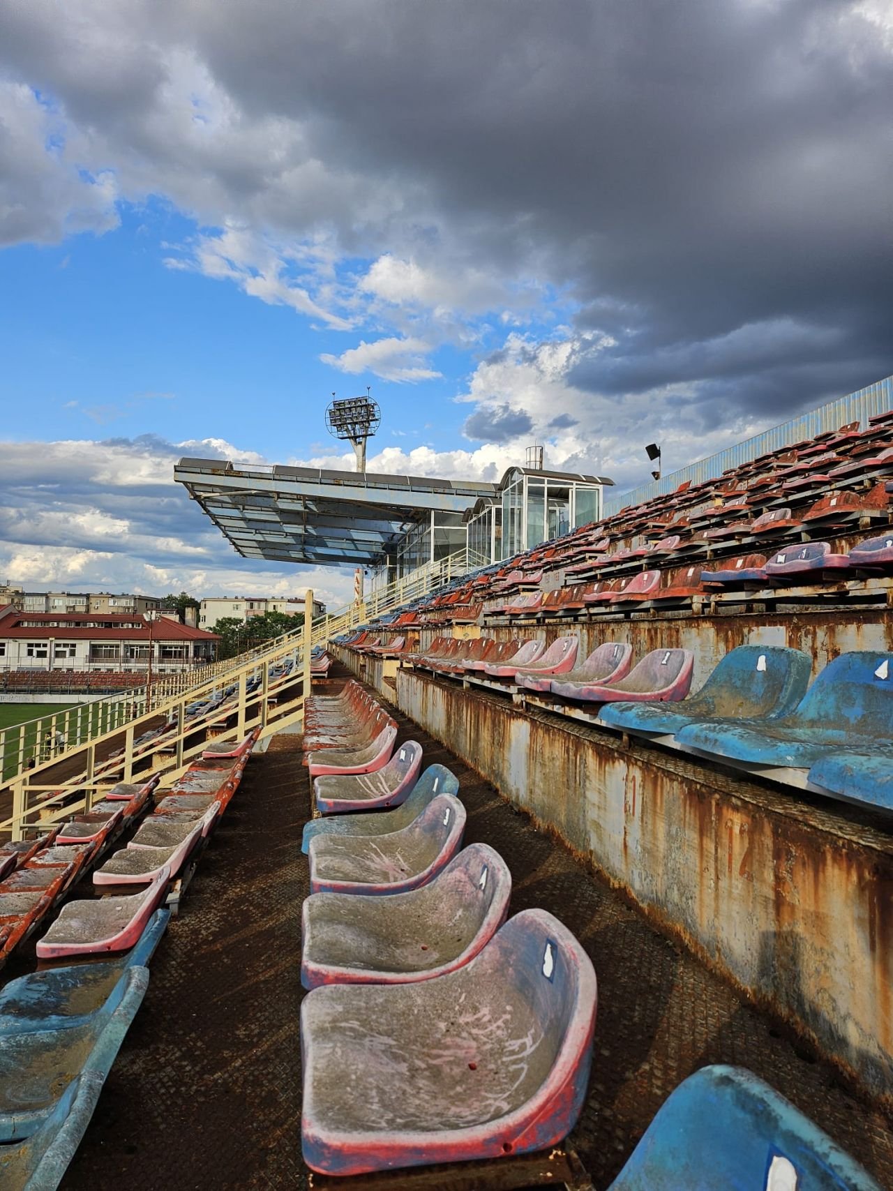 Atunci și acum! Cum arată stadionul Astra din Ploiești, unde Constantin Budescu dădea gol din parcare_32