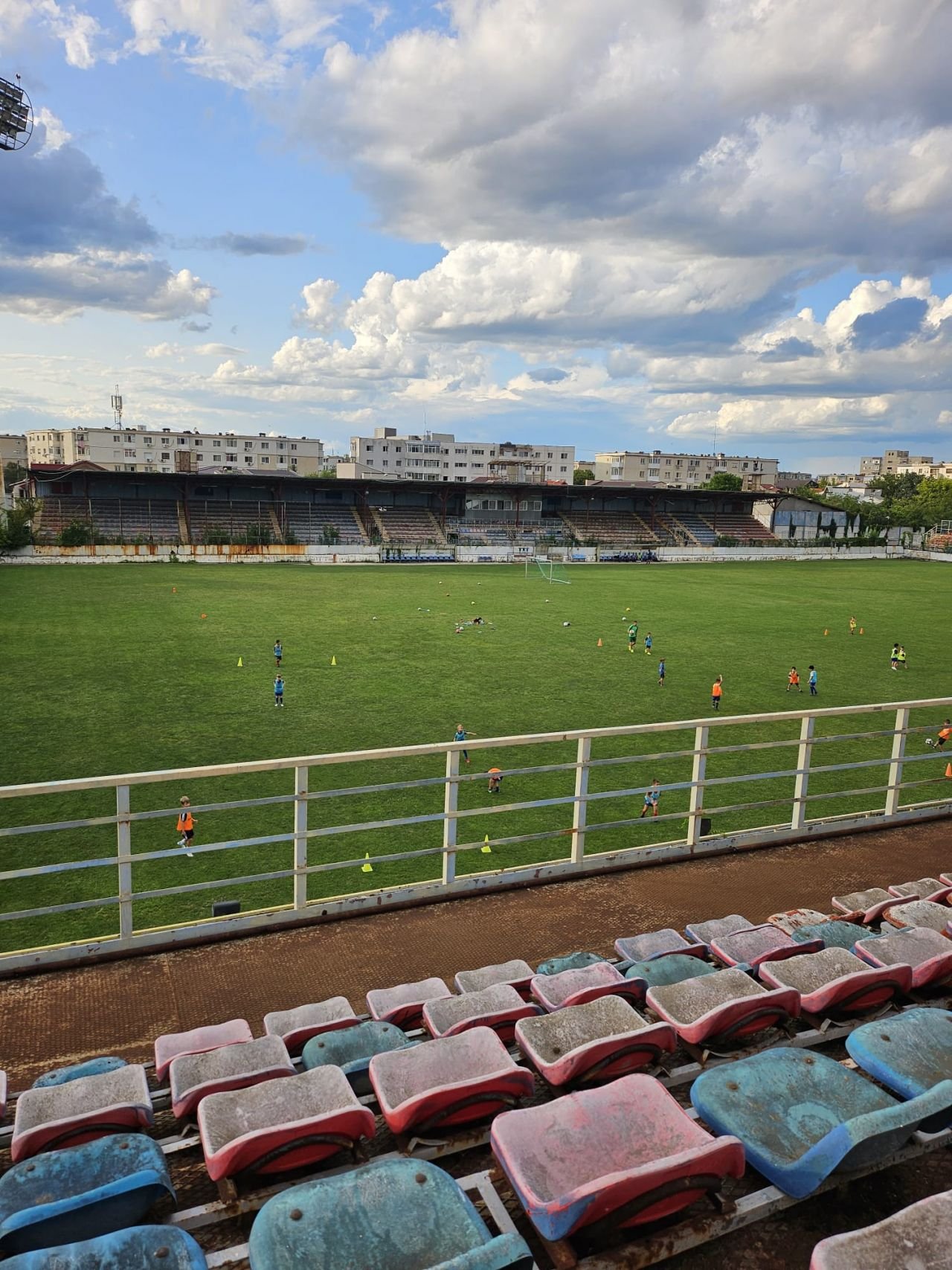 Atunci și acum! Cum arată stadionul Astra din Ploiești, unde Constantin Budescu dădea gol din parcare_33