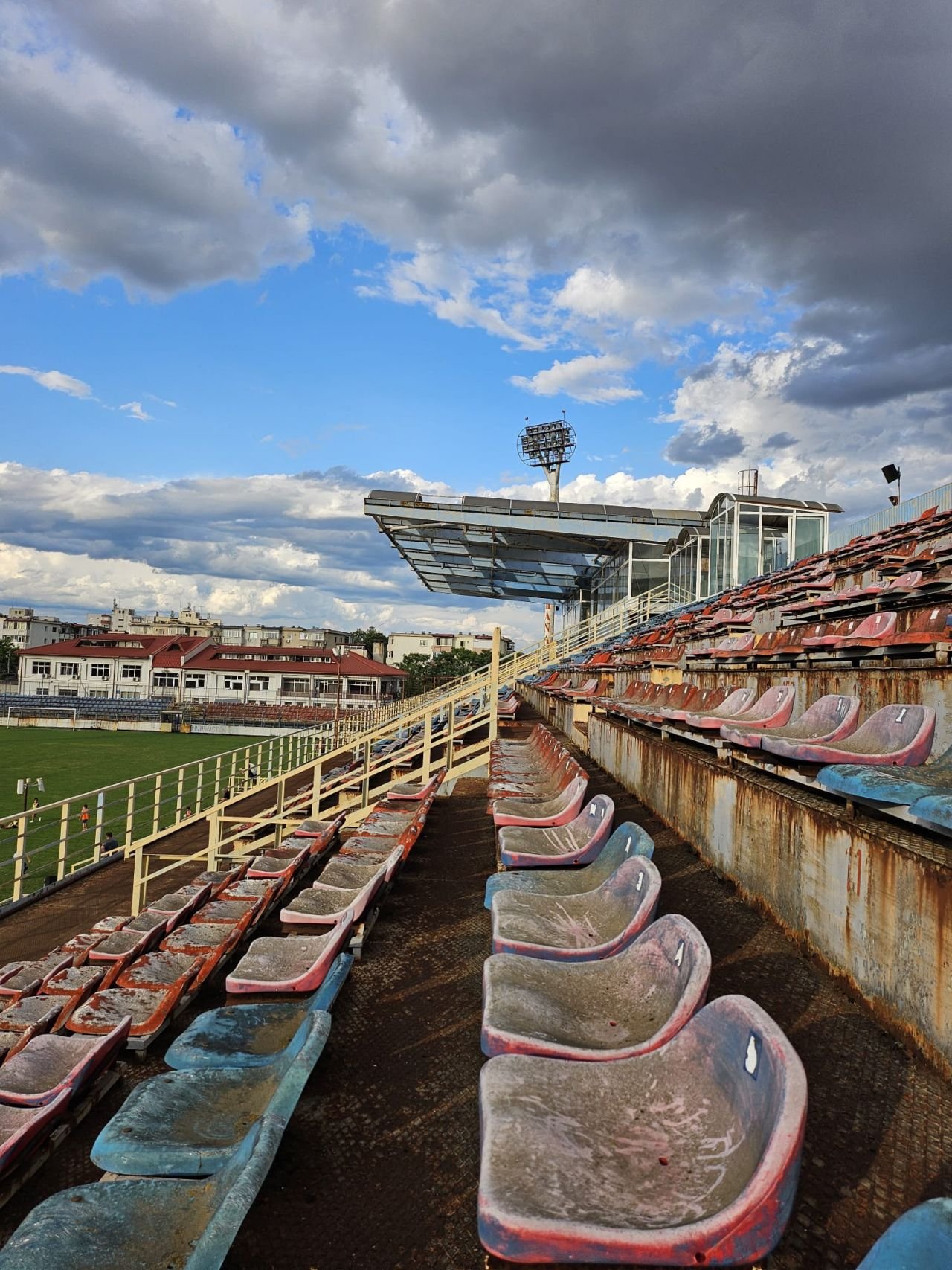Atunci și acum! Cum arată stadionul Astra din Ploiești, unde Constantin Budescu dădea gol din parcare_34