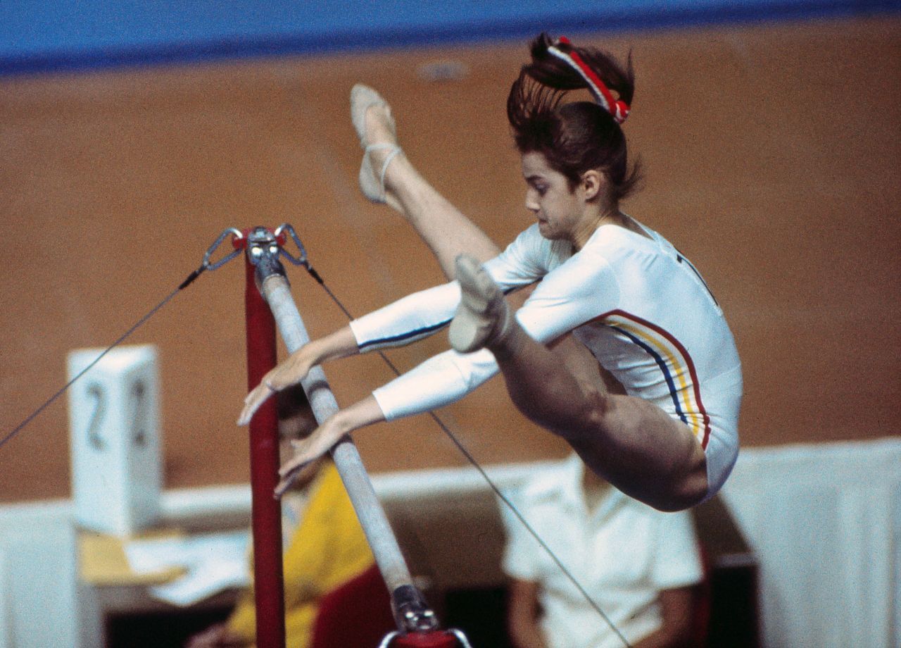 Cele mai spectaculoase imagini cu Nadia Comăneci de la JO 1976! La Paris 2024 a traversat Sena cu Torța Olimpică în mână_5