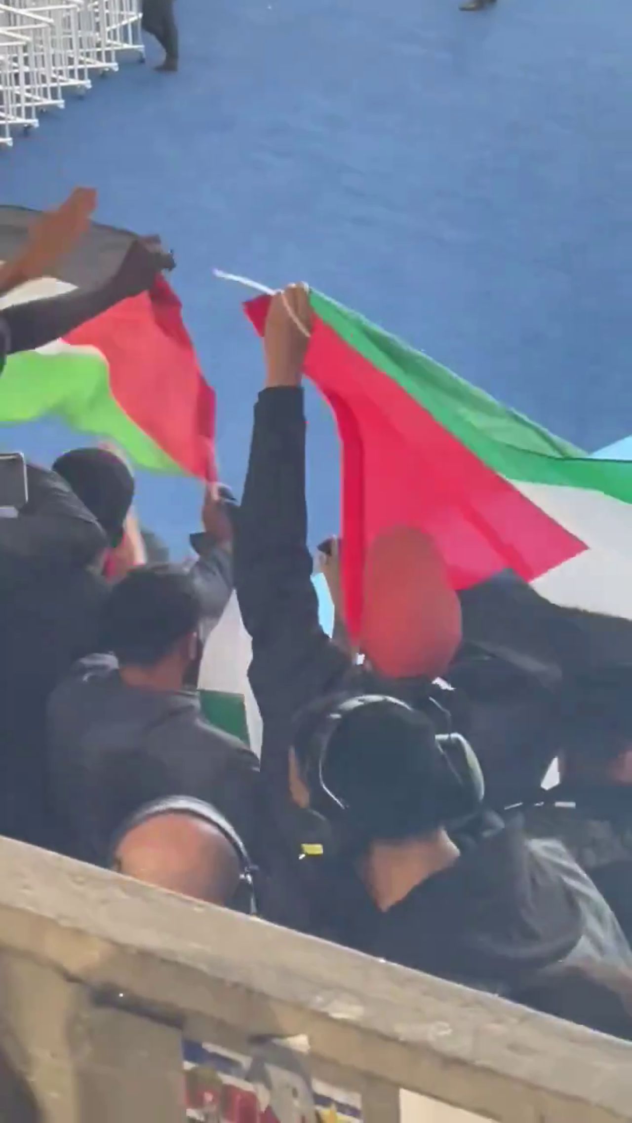 Scandalos! Ce au făcut suporterii când naționala Israelului și-a cântat imnul_19