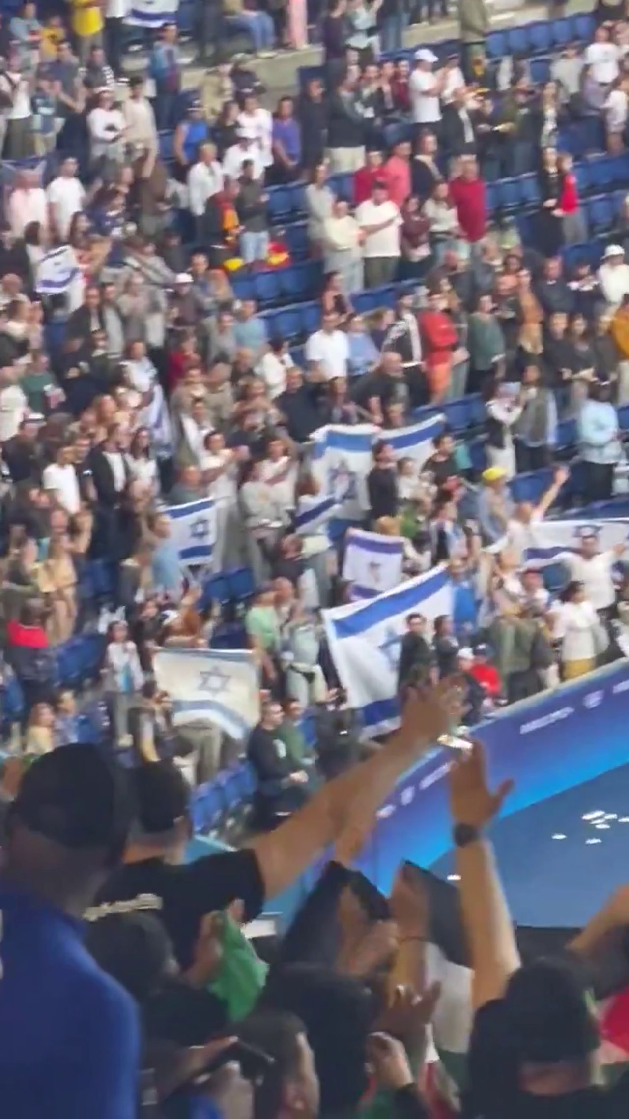 Scandalos! Ce au făcut suporterii când naționala Israelului și-a cântat imnul_1