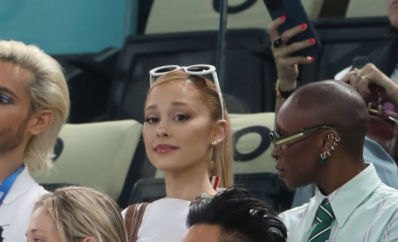 Ariana Grande le-a văzut pe rom&acirc;nce strălucind la gimnastică artistică! C&acirc;ntăreața a fost prezentă pe &rdquo;Bercy Arena&rdquo; la JO 2024