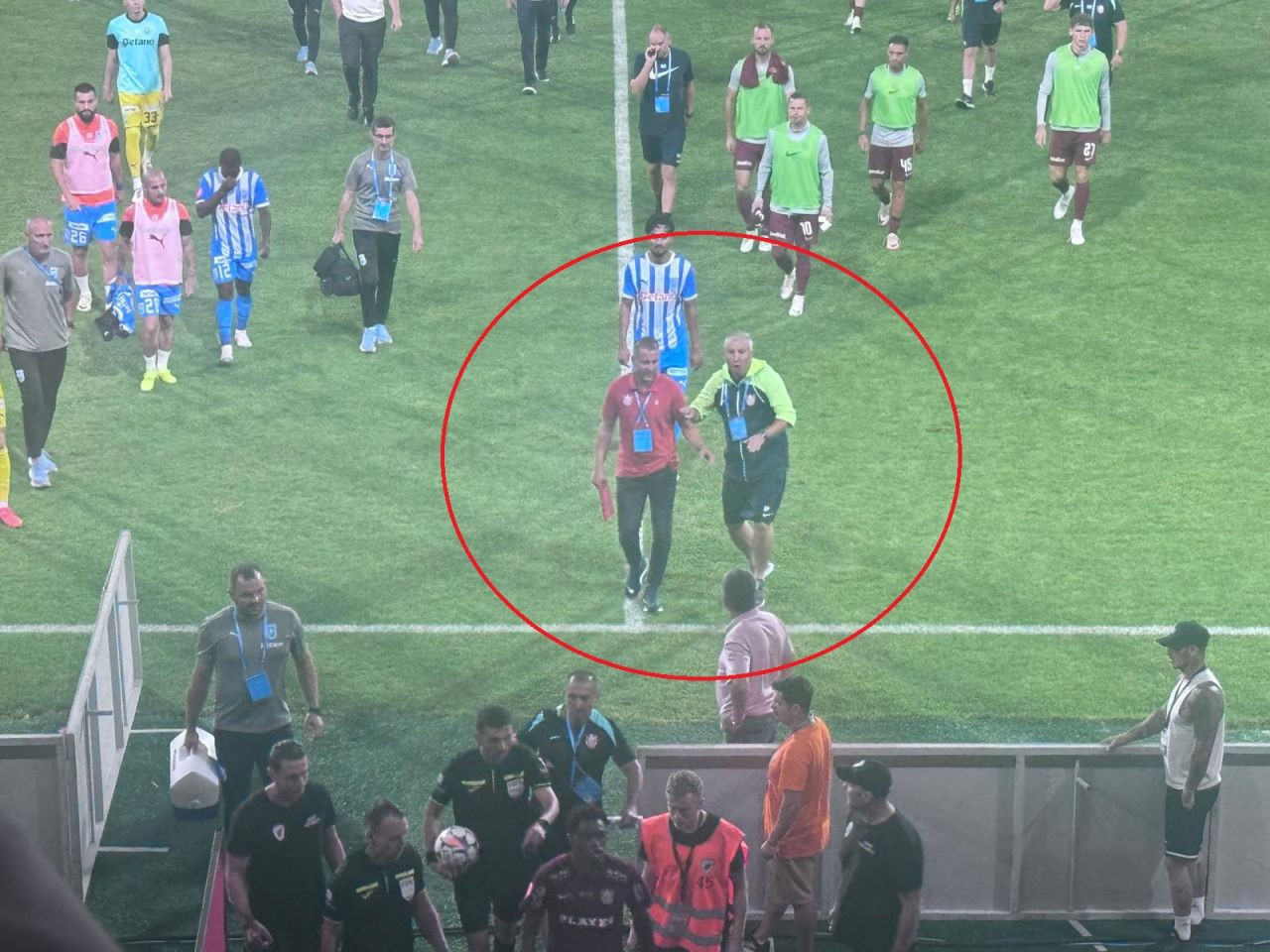 Dan Petrescu n-a mai rezistat! Gestul făcut la pauza meciului CFR Cluj - Universitatea Craiova