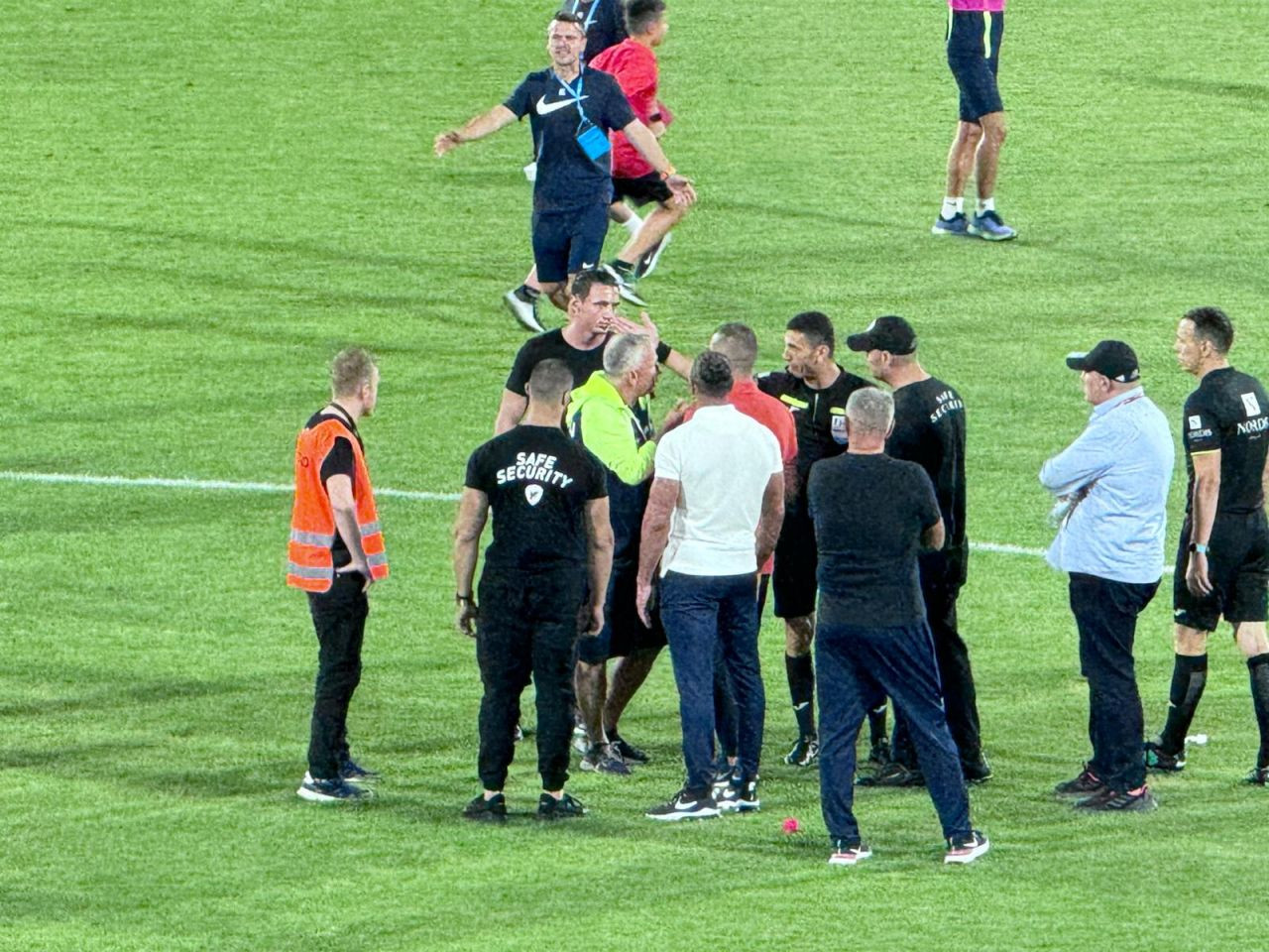 Criză de nervi! Ce a făcut Dan Petrescu imediat după CFR Cluj - Universitatea Craiova 0-2_2