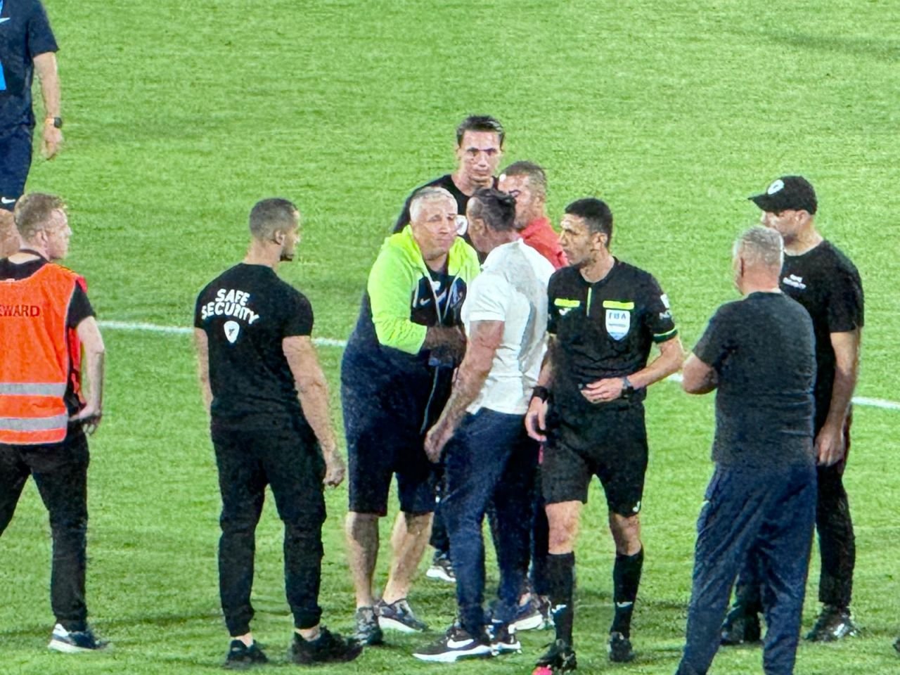 Criză de nervi! Ce a făcut Dan Petrescu imediat după CFR Cluj - Universitatea Craiova 0-2_5