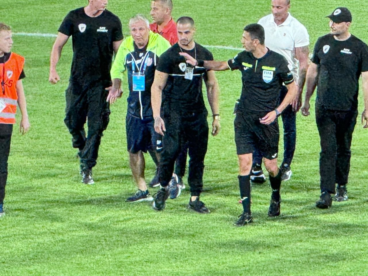 Criză de nervi! Ce a făcut Dan Petrescu imediat după CFR Cluj - Universitatea Craiova 0-2_8
