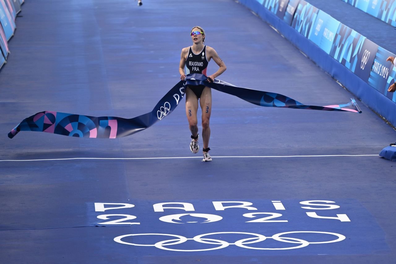 Cassandre Beaugrand, nume predestinat! Superba franțuzoaică este noua campioană olimpică la triatlon feminin_9