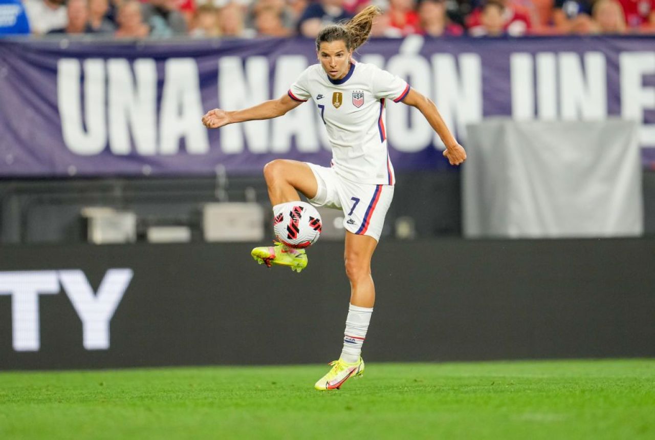 Două cunoscute fotbaliste americance au dezvăluit că formează un cuplu de 8 ani!_4