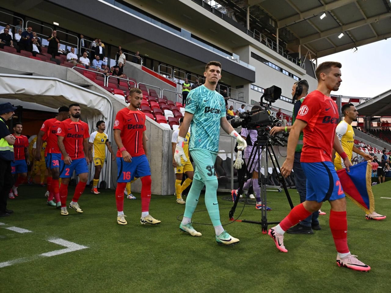 Maccabi Tel Aviv - FCSB 0-1. Baeten le aduce roș-albaștrilor calificarea în turul trei din preliminariile Champions League_6