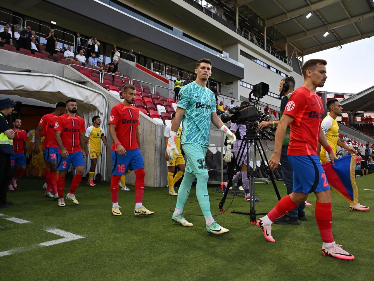 Maccabi Tel Aviv - FCSB 0-1. Baeten le aduce roș-albaștrilor calificarea în turul trei din preliminariile Champions League_6