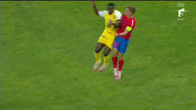 Horror! Darius Olaru, plin de sânge în Maccabi Tel Aviv - FCSB după un contact dur cu un adversar_6