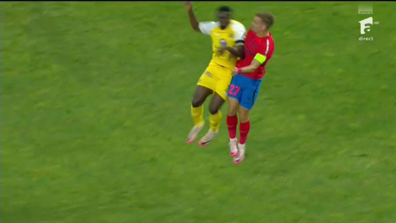 Horror! Darius Olaru, plin de sânge în Maccabi Tel Aviv - FCSB după un contact dur cu un adversar_6