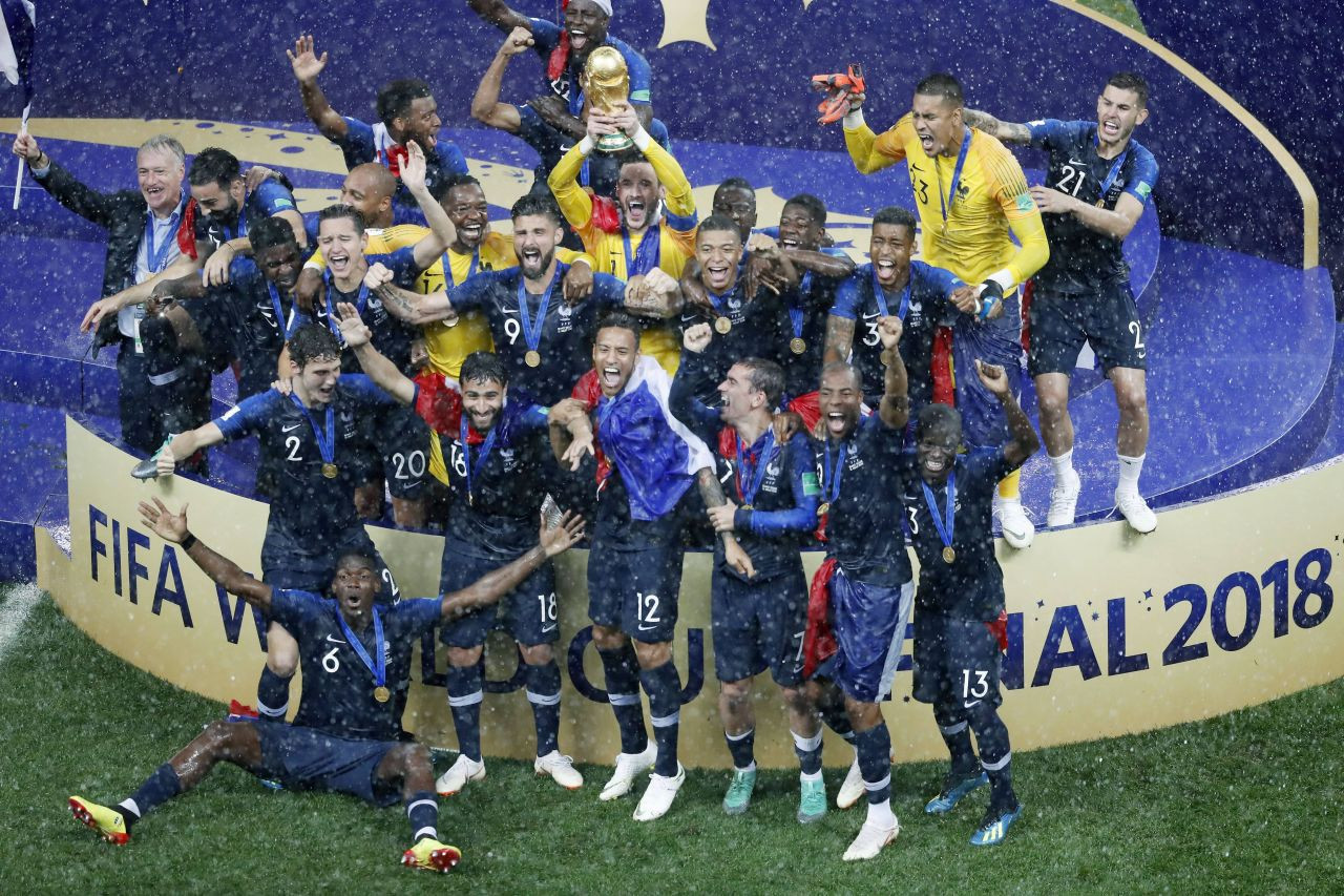 Campionul mondial cu Franța a fost prezentat la noua echipă!