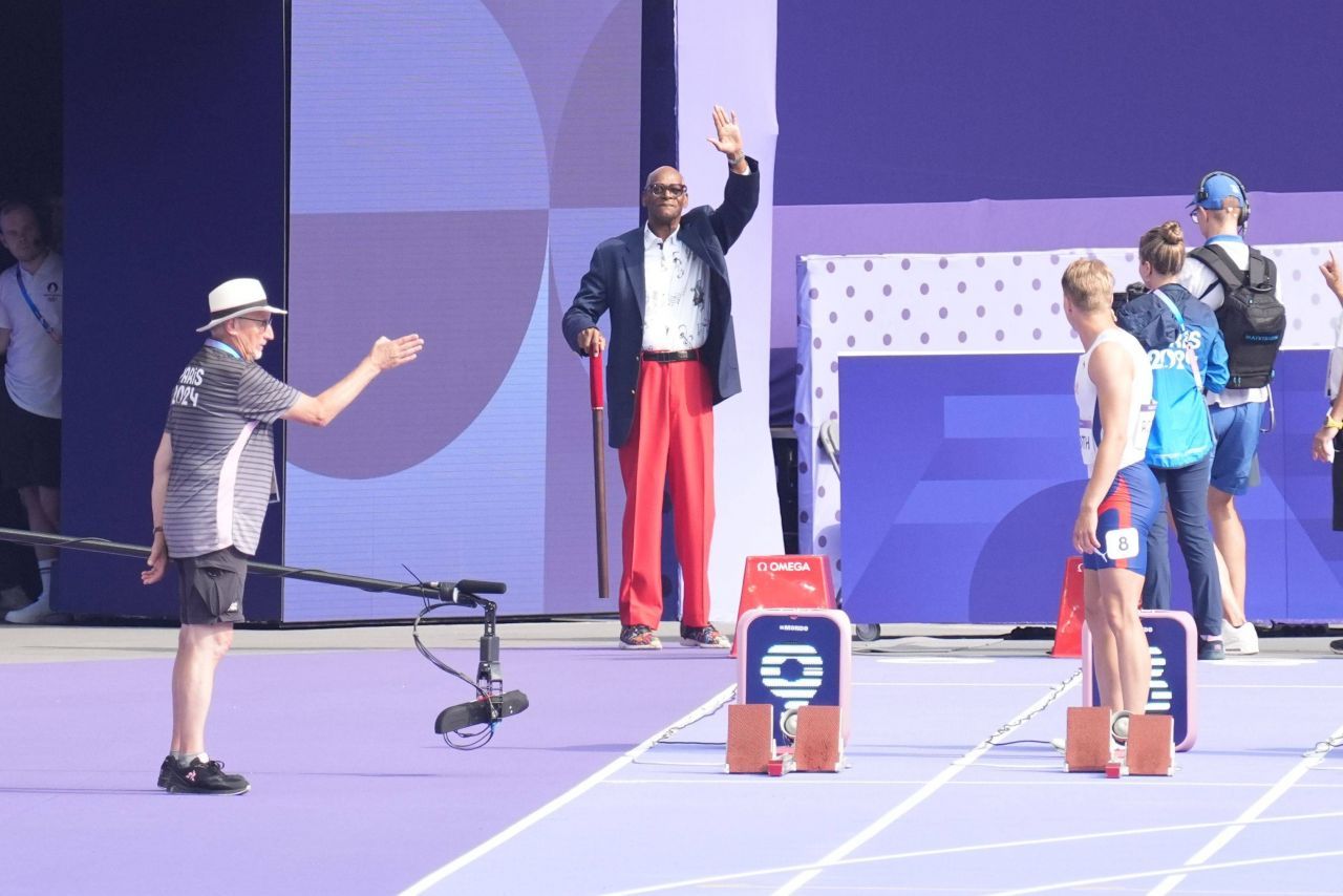 Apariție rară! La 76 de ani, legendarul Bob Beamon a inaugurat competițiile de atletism la Paris_1