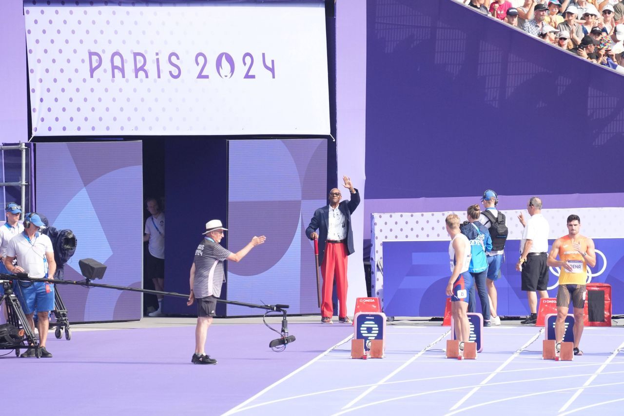 Apariție rară! La 76 de ani, legendarul Bob Beamon a inaugurat competițiile de atletism la Paris_5