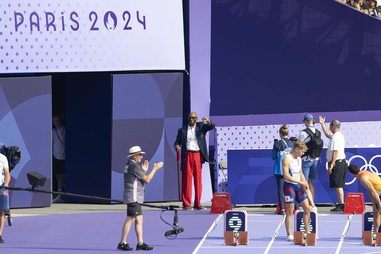 Apariție rară! La 76 de ani, legendarul Bob Beamon a inaugurat competițiile de atletism la Paris_6