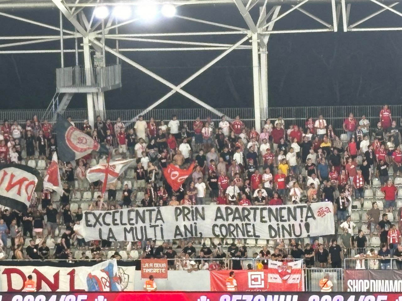 Numele lui David Popovici a răsunat pe Arcul de Triumf! Galeria lui Dinamo, mesaje pentru Cornel Dinu și sportivii români de la JO 2024_2