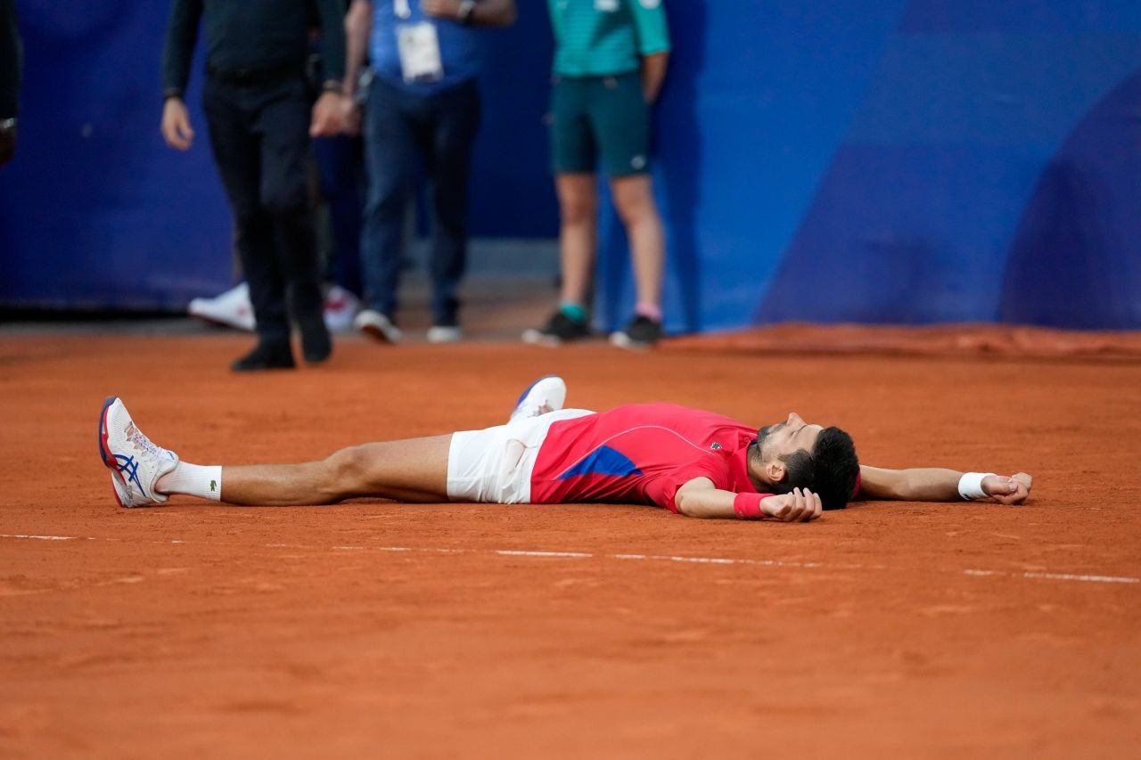 Novak Djokovic s-a prăbușit pe teren și a plâns după calificarea în finală la JO 2024! Cu cine se va bate pentru aurul olimpic_6