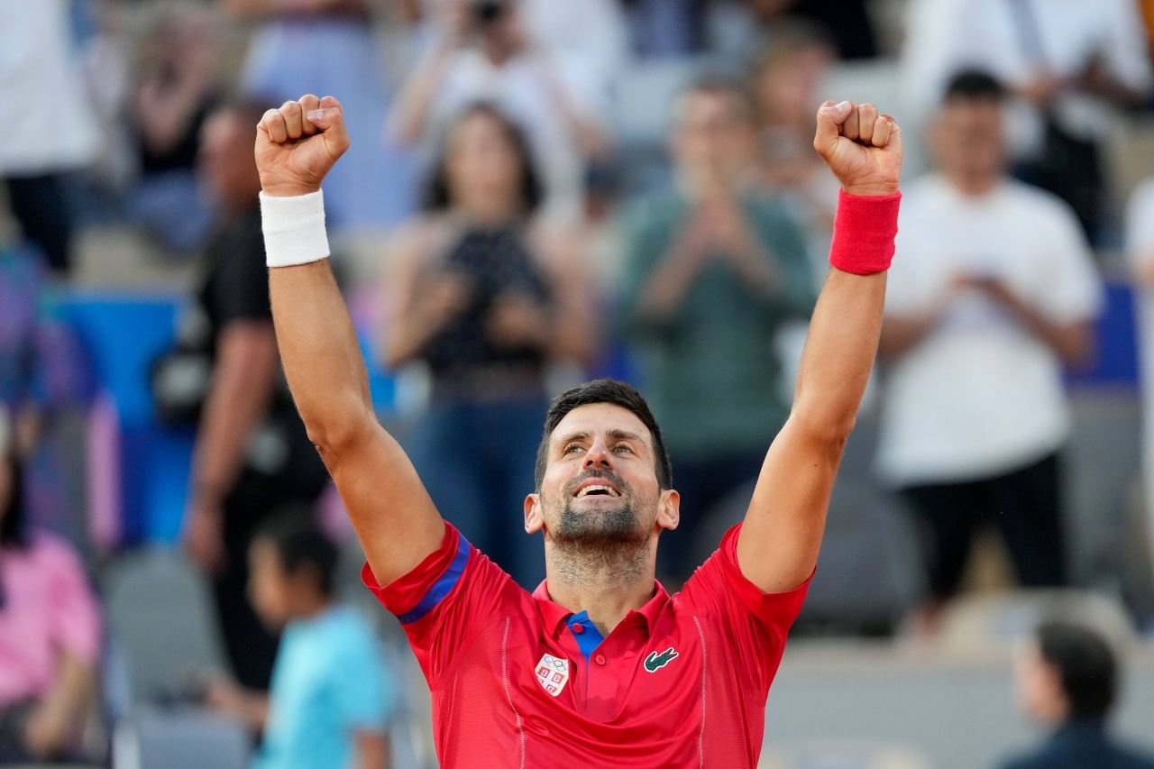 Novak Djokovic s-a prăbușit pe teren și a plâns după calificarea în finală la JO 2024! Cu cine se va bate pentru aurul olimpic_8