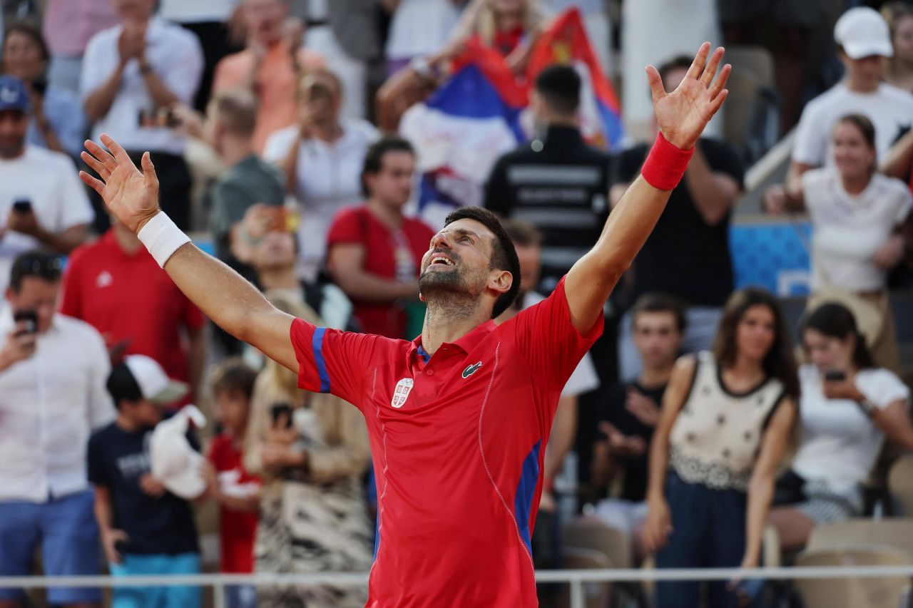 Novak Djokovic s-a prăbușit pe teren și a plâns după calificarea în finală la JO 2024! Cu cine se va bate pentru aurul olimpic_11