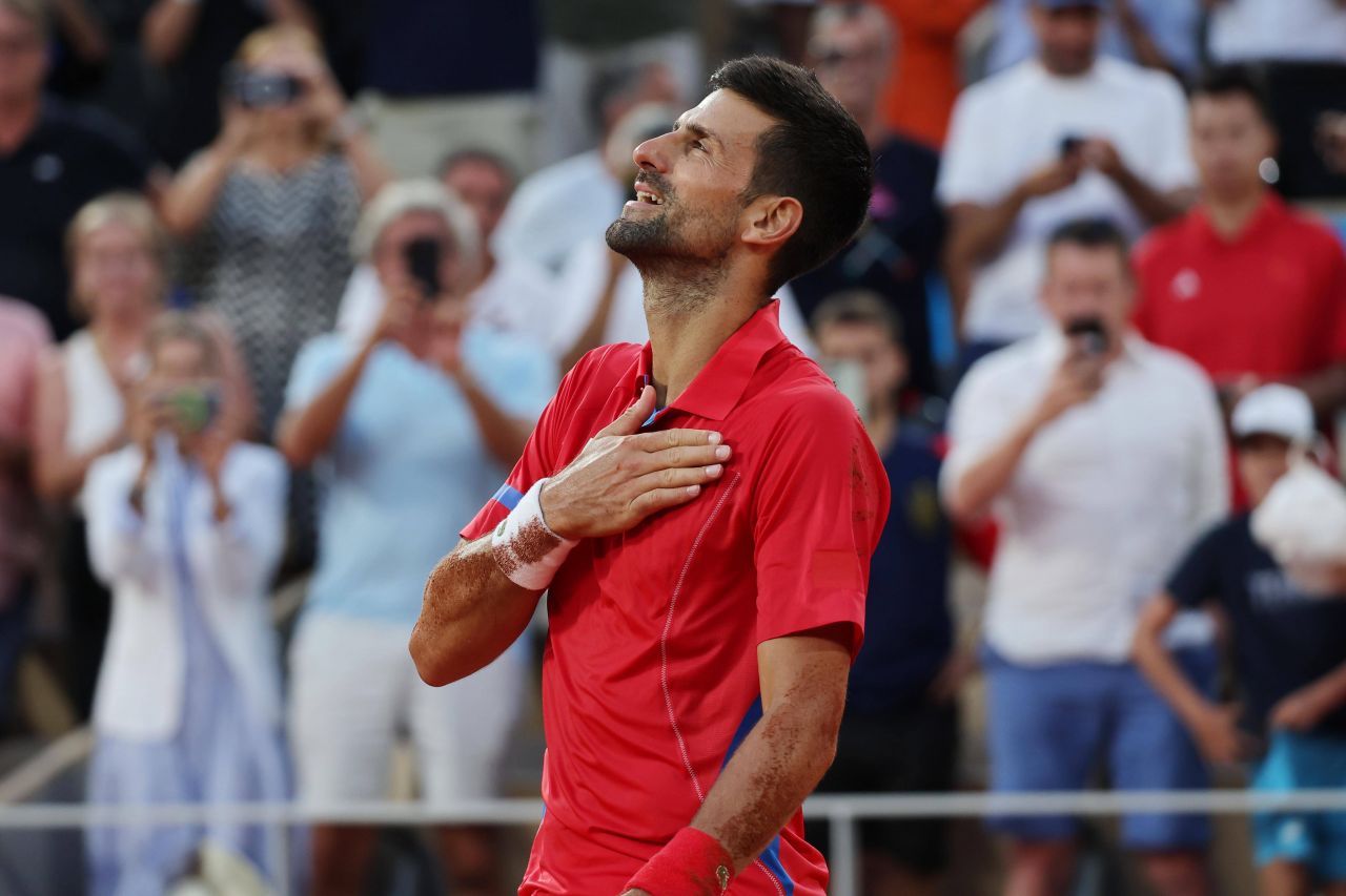 Novak Djokovic s-a prăbușit pe teren și a plâns după calificarea în finală la JO 2024! Cu cine se va bate pentru aurul olimpic_12